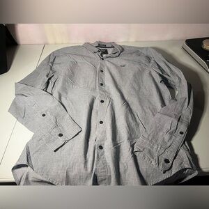 Hollister epic flex stretch long sleeve button up 
Muscle fit